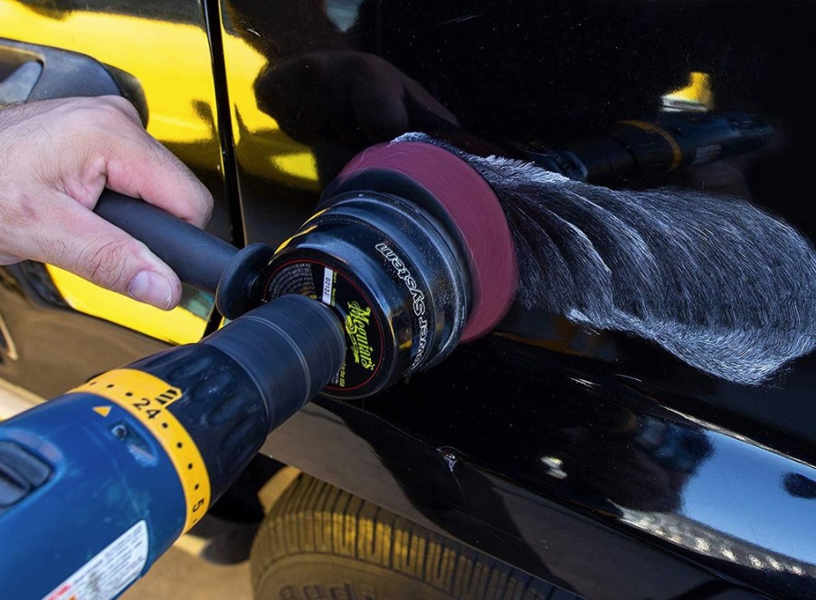 Meguiar's G10307 - Dung dịch tẩy ố, xóa xước, làm sạch nhựa cây sơn xe ô tô 6 Máy đánh bóng dùng Meguiar's G10307 sẽ hiệu quả hơn