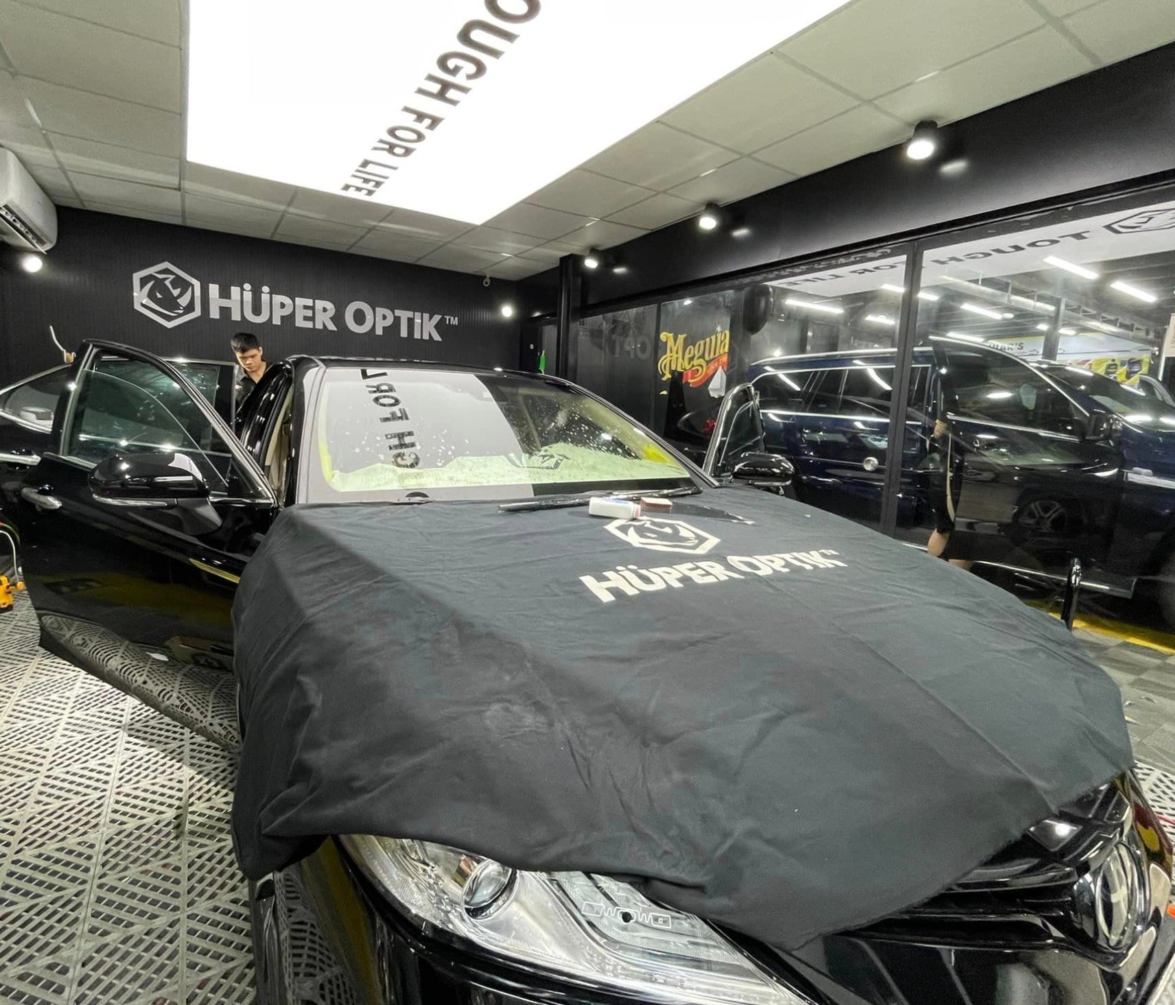 Gói phim cách nhiệt Huper Optik Luxury Tint Gói phim cách nhiệt Huper Optik Luxury Tint