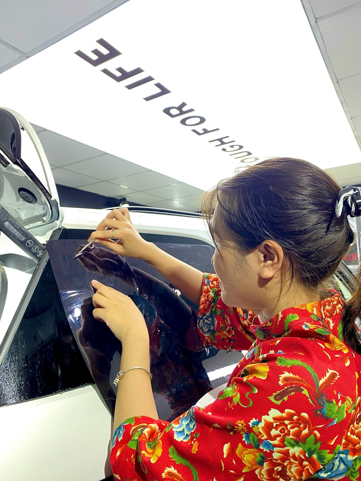 phim cách nhiệt Huper Optik C20 dan kính sườn hiệu quả phim cách nhiệt Huper Optik C20 dan kính sườn hiệu quả