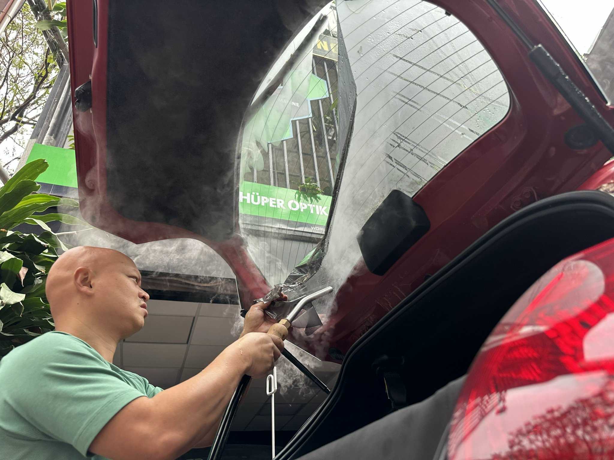 Sếp Tuấn CEO Autospa bóc phim cũ dán phim huper optik Sếp Tuấn CEO Autospa bóc phim cũ dán phim huper optik