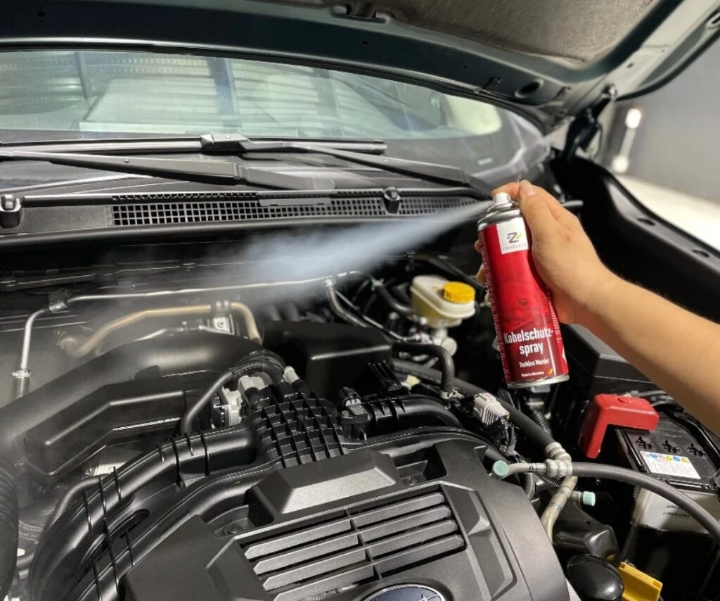 ve sinh ky luong khoang may va xit chai xit chong chuot khoang may nextzett kabelschutz vao khoang dong co