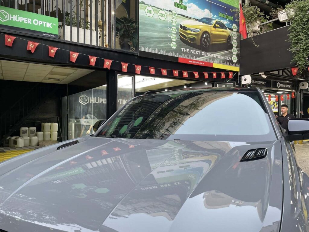 xe sau khi tự rửa trong mùa mưa phùn
